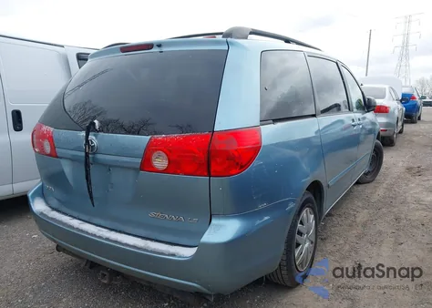 2010 Toyota Sienna Le z USA, uszkodzony, nr VIN 5TDKK4CCXAS335927